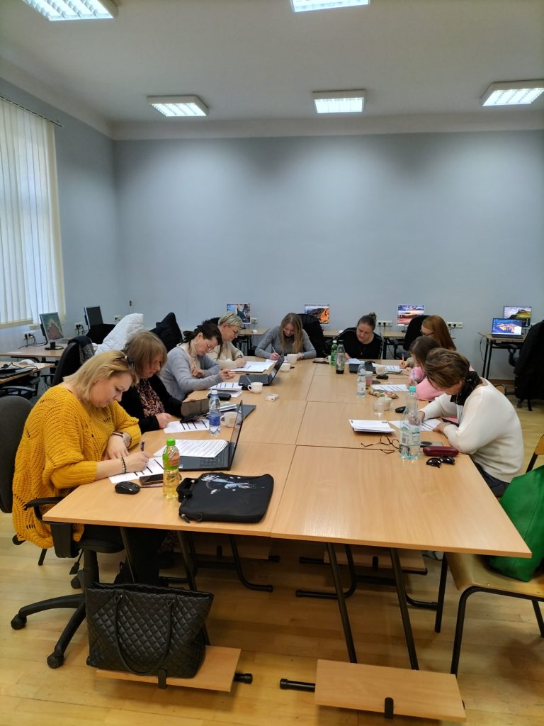 Uczestniczki kursu rejestratorki medycznej.
